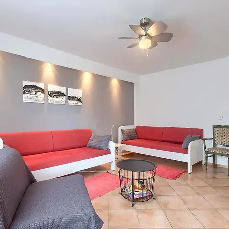 Apartment In Mit Gemeinsamem Pool Und Garten Fazana