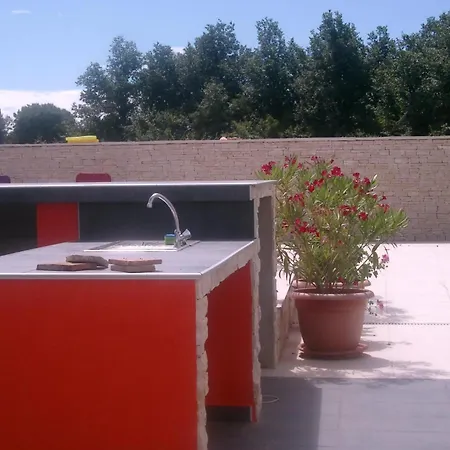 Apartment In Mit Gemeinsamem Pool Und Garten