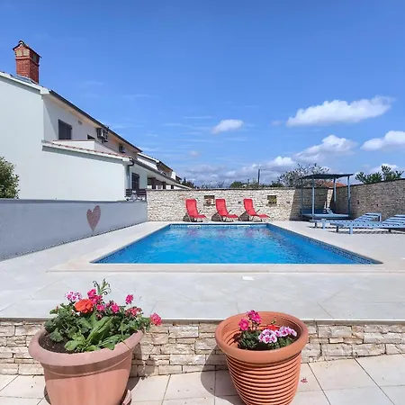 In Mit Gemeinsamem Pool Und Garten * Fazana